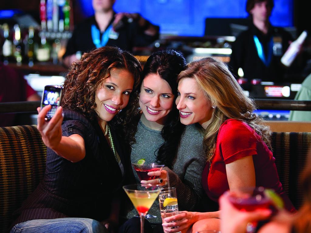 Отель Hollywood Casino St. Louis Мэриленд-Хайтс Экстерьер фото