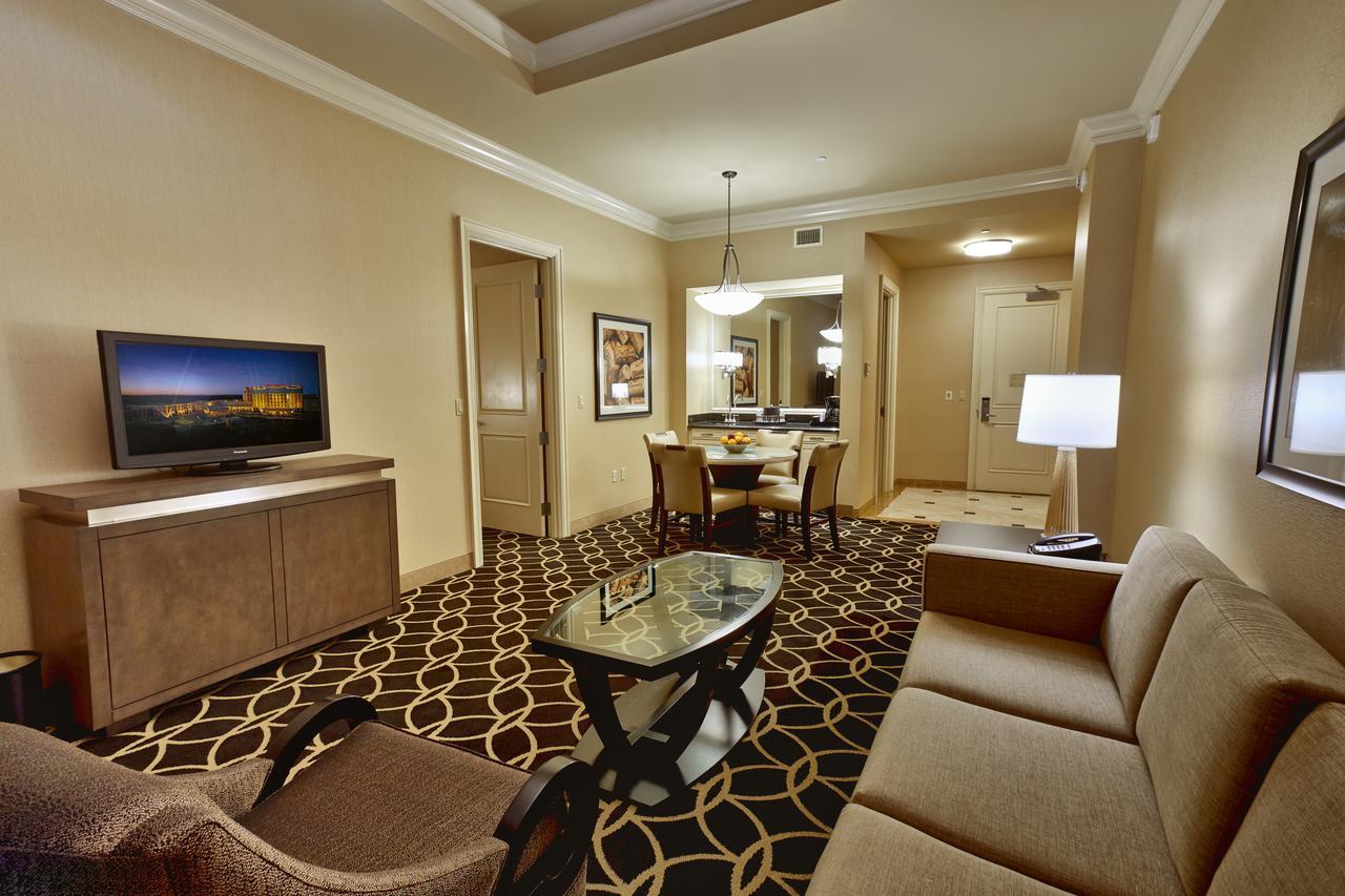 Отель Hollywood Casino St. Louis Мэриленд-Хайтс Экстерьер фото