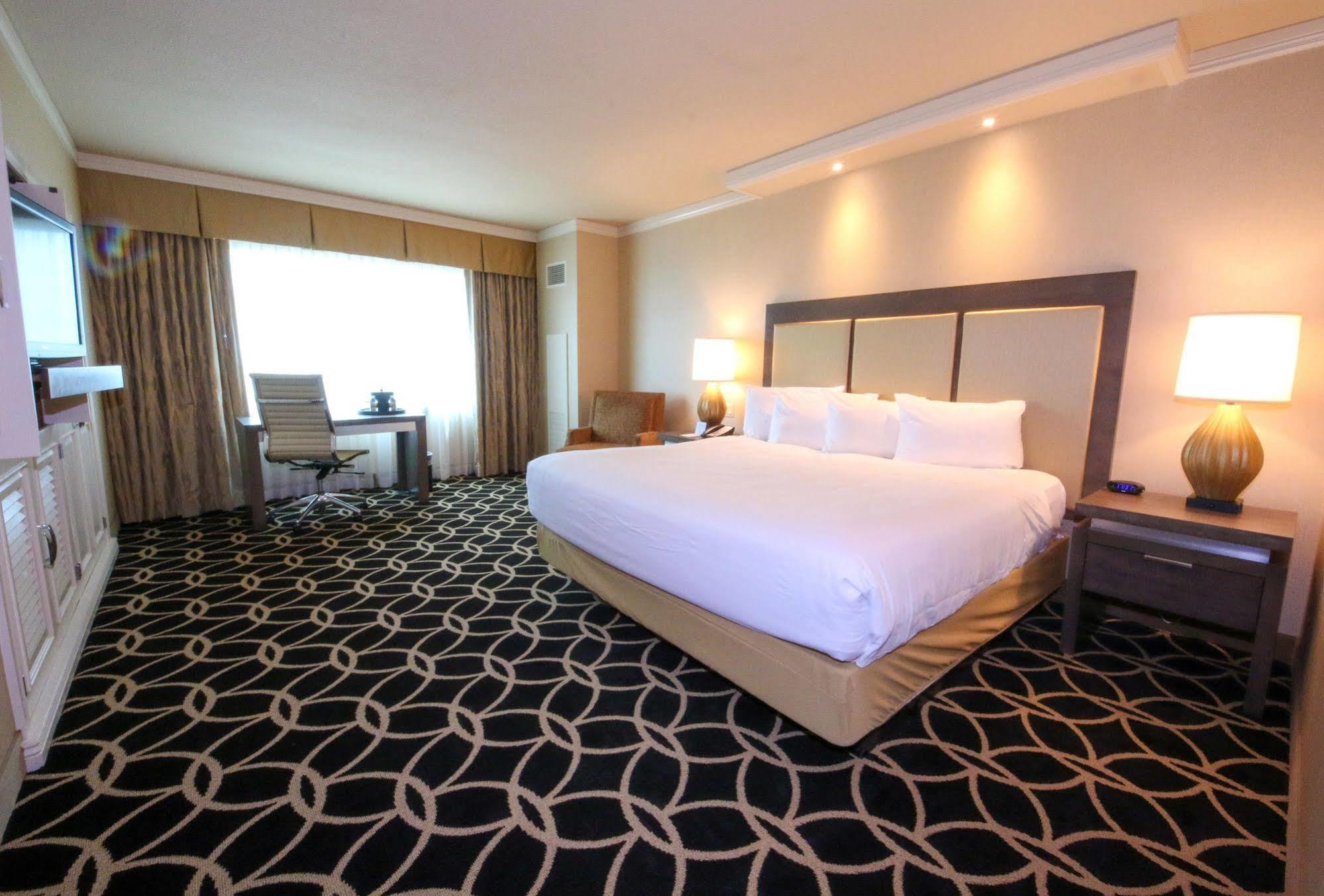 Отель Hollywood Casino St. Louis Мэриленд-Хайтс Экстерьер фото